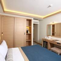 Queen Guest Room