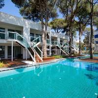 Luxury Pool Suite Upper Floor 