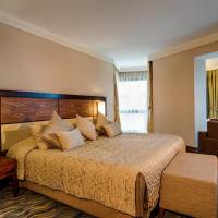 Senior Suite with Land View