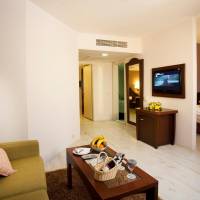 Family Room (3 Adults + 1 Child)