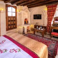 Deluxe Cave Room