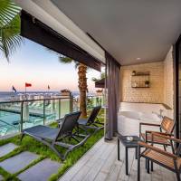 Premium Beachfront Large Room - Adult Only +16
