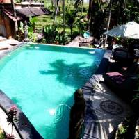 Deluxe Suite with Pool View