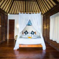 Bungalow with Partial Sea View