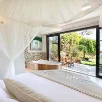 Jacuzzi Suite with Garden View