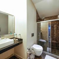 Family Suite (4 Adults + 1 Child)