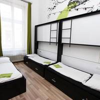 Bunk Bed in 6-Bed Dormitory Room with Private Bathroom
