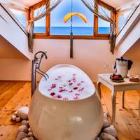 Superior Attic Room with Seaview & Tub 