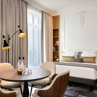 Deluxe Studio - VIP Package