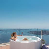 Deluxe Suite with outdoor heated Hot Tub & Caldera View