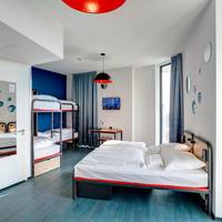 6-Bed Room