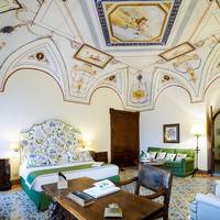 Suite with Frescoes Ceiling and Sea View
