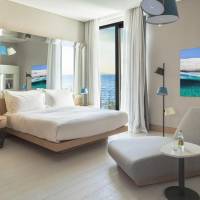 Deluxe King Room with Partial Sea View