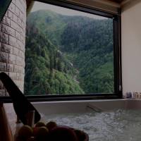 Suite with Fire Place and Hot Tub - Waterfall View