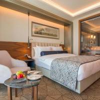 Executive Queen Room with City View