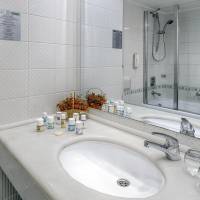 Standard Double or Twin Room with Partial Sea View