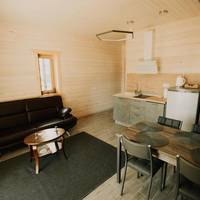One-Bedroom Cottage with Lake View 