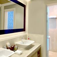 Lagoon Deluxe King Suite with Sea View