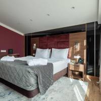 Suite with Mountain View