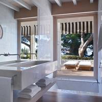 Bungalow with King Bed and Garden View 