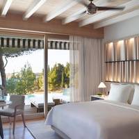 Bungalow with Pool and Sea View