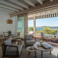 Bungalow King Suite with Sea View  