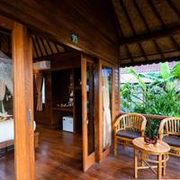 Deluxe Double Room (2 Adults + 1 Child)