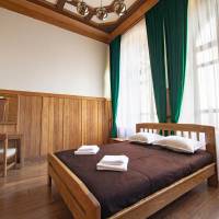Queen Room with Shared Bathroom