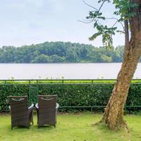 Villa with Lake View