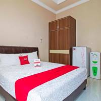 RedDoorz Double Room