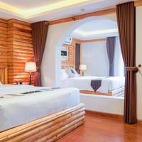 Deluxe Family Room (1 Double Bed + 2 Single Beds))