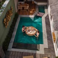 One-Bedroom Villa with Floating Breakfast