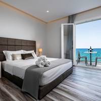 Deluxe Double Room with Side Sea View