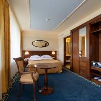Standard Double Room with Forest View