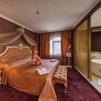 Suite with Hot Tub