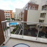 Apartment with Pool View 
