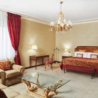 1 Bedroom Junior Suite, 1 King, City view with free Wi-Fi and tea & coffee equipment