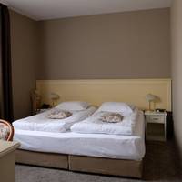 Studio with Twin Beds