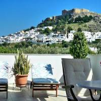 First floor apartment with balcony and Acropolis view