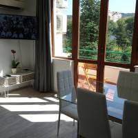 Deluxe Two-Bedroom Apartment with Terrace and Park View