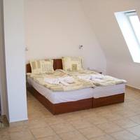 Family Room (2 Adults + 2 Children)