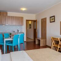 Two-bedroom apartment with two bathrooms and sea view