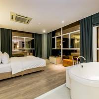 Honeymoon Suite