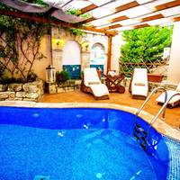 Deluxe Two Bedroom Apartment Private Pool