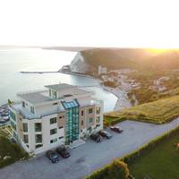 Home Office Offer: One-bedroom Apartments with Terrace and Sea View - Work-Friendly Facilities