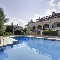 Apartment with Pool View 