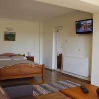 Family Room (2 Adults + 2 Children)