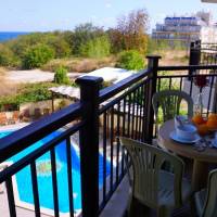 Apartment with Pool View 