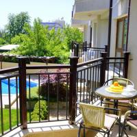 Apartment with Pool View 