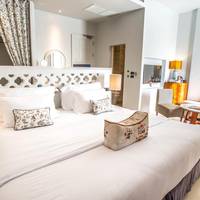 Junior Suite with Bathtub
